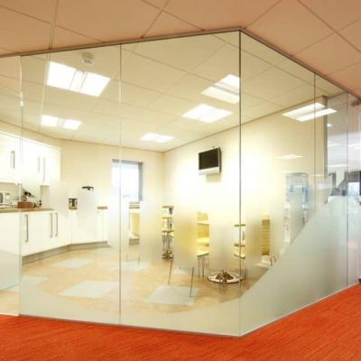 Vách Ngăn Kính 15